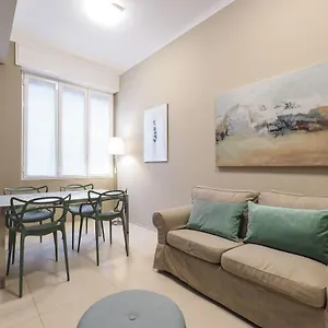 https://contempora-bilocale-luminoso-con-balcone-duomo-b52.italymilanhotels.net